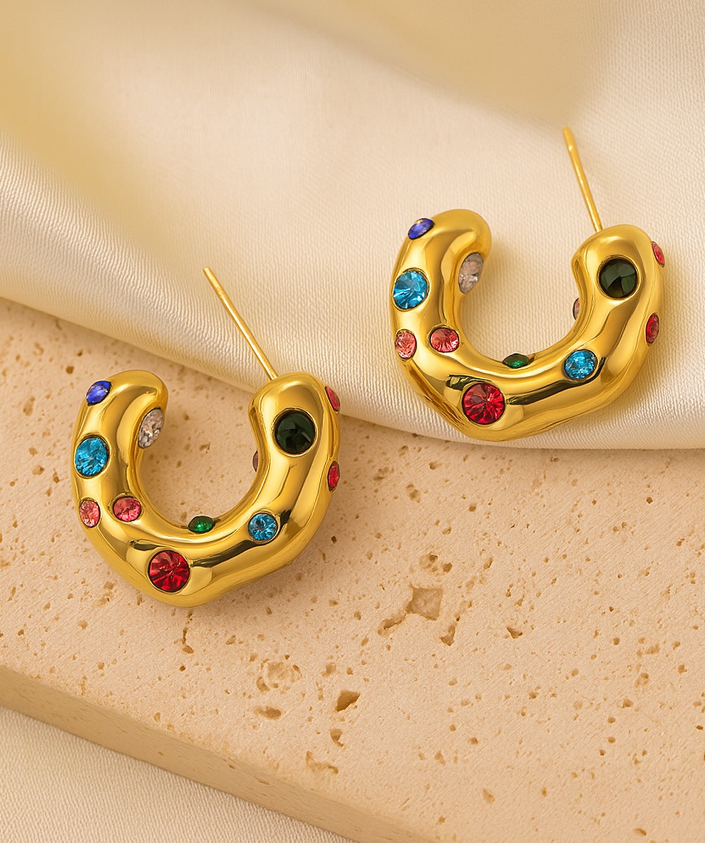 Stud Noir Earrings