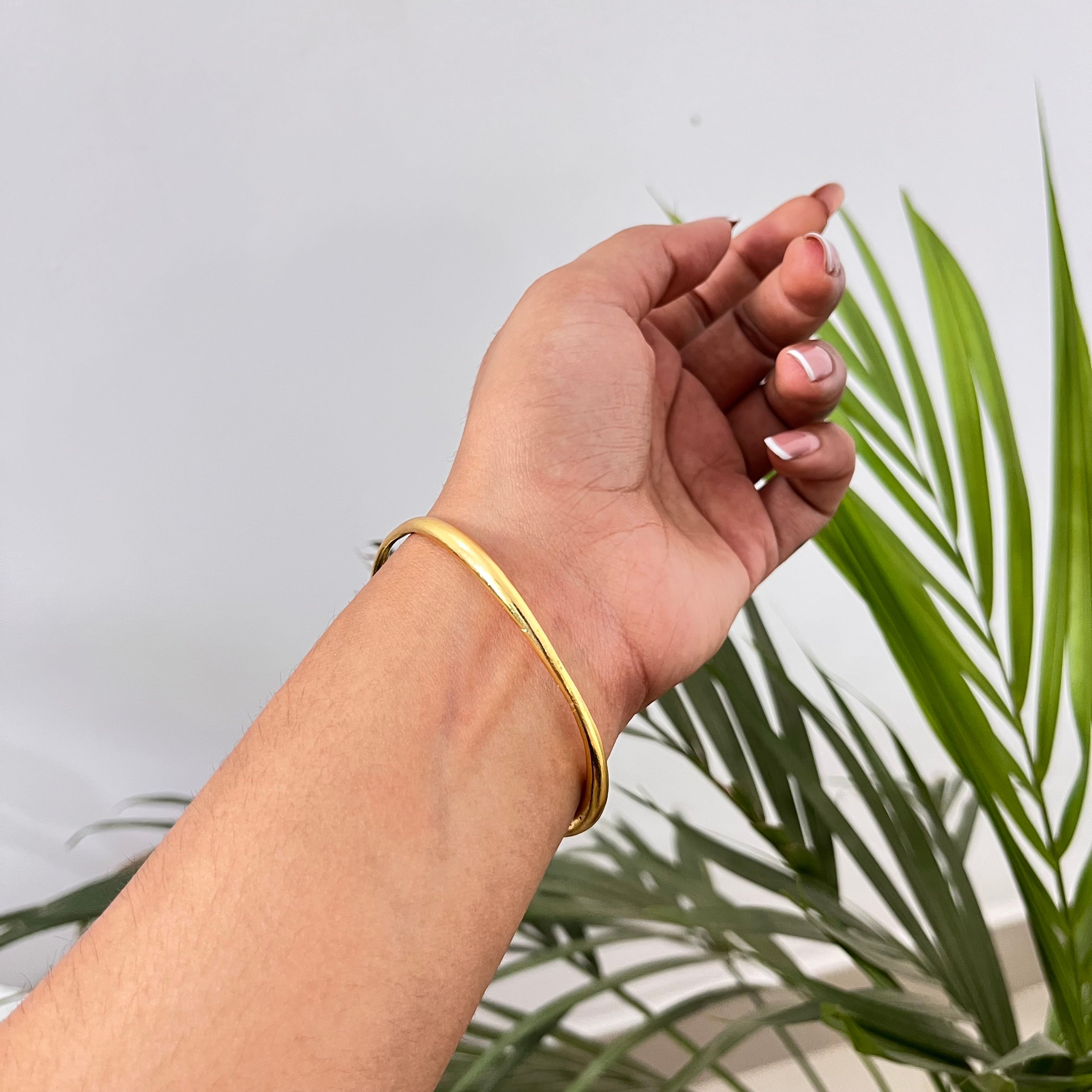Sleek Band Bracelet (Adjustable)