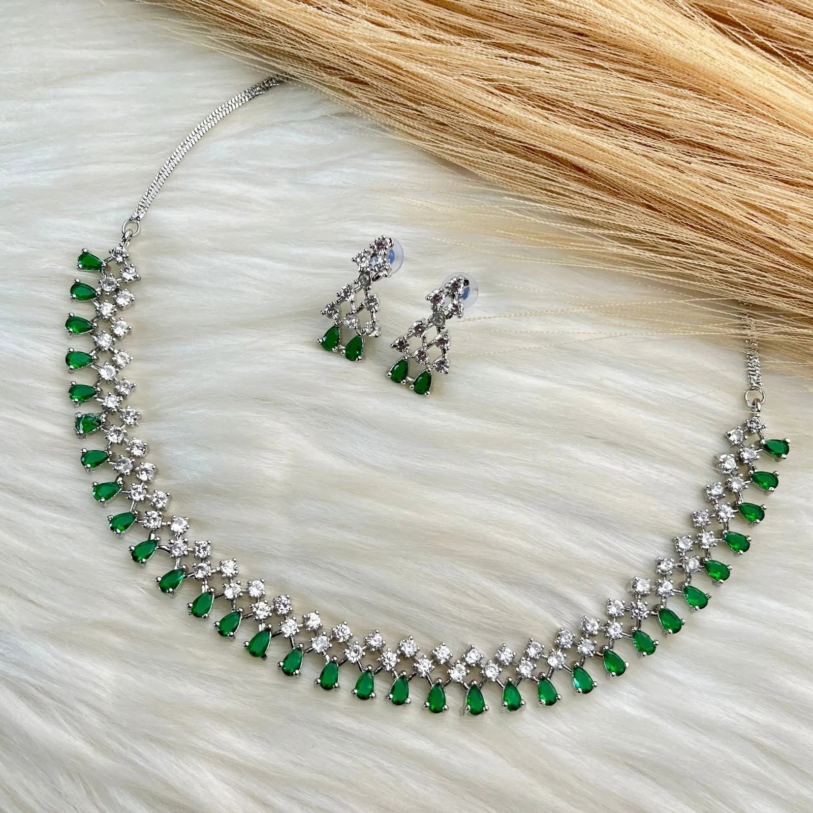 Green Regal Spark Collar - womaniya - Green Regal Spark Collar - womaniya -  -  -  - #tag1# - #tag2# - #tag3# - #tag4#