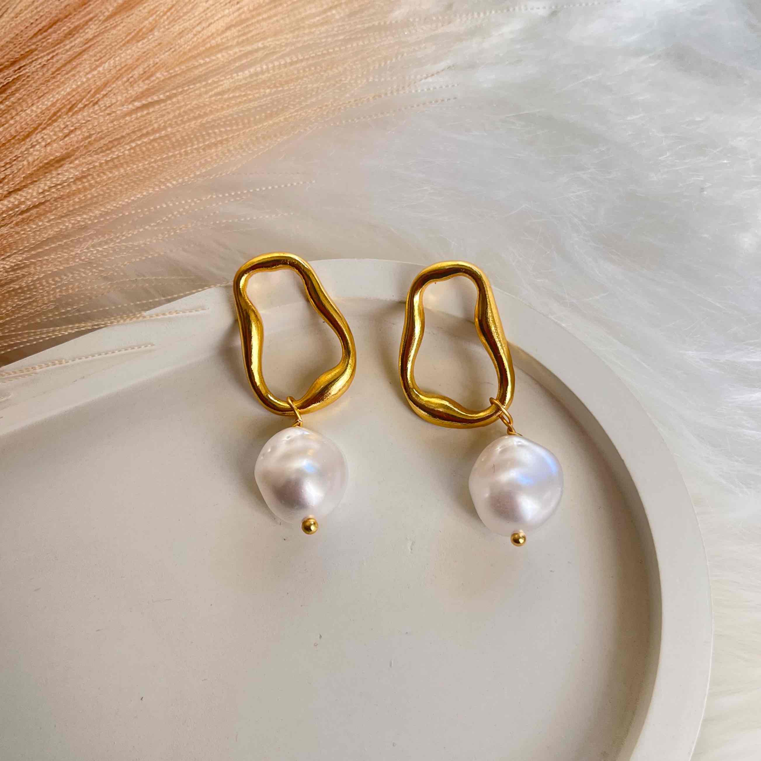 Pearl Mirage Earrings