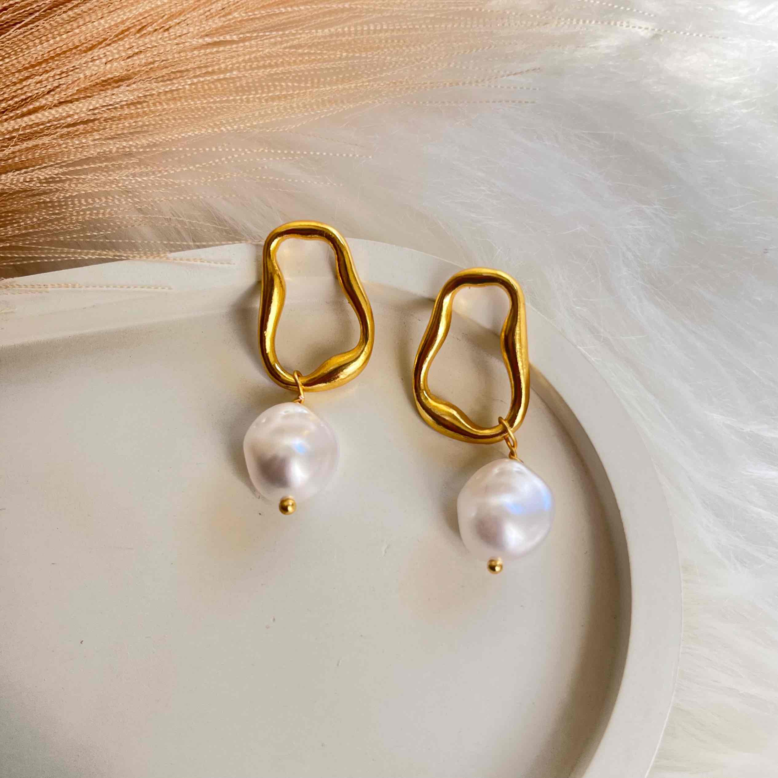 Pearl Mirage Earrings