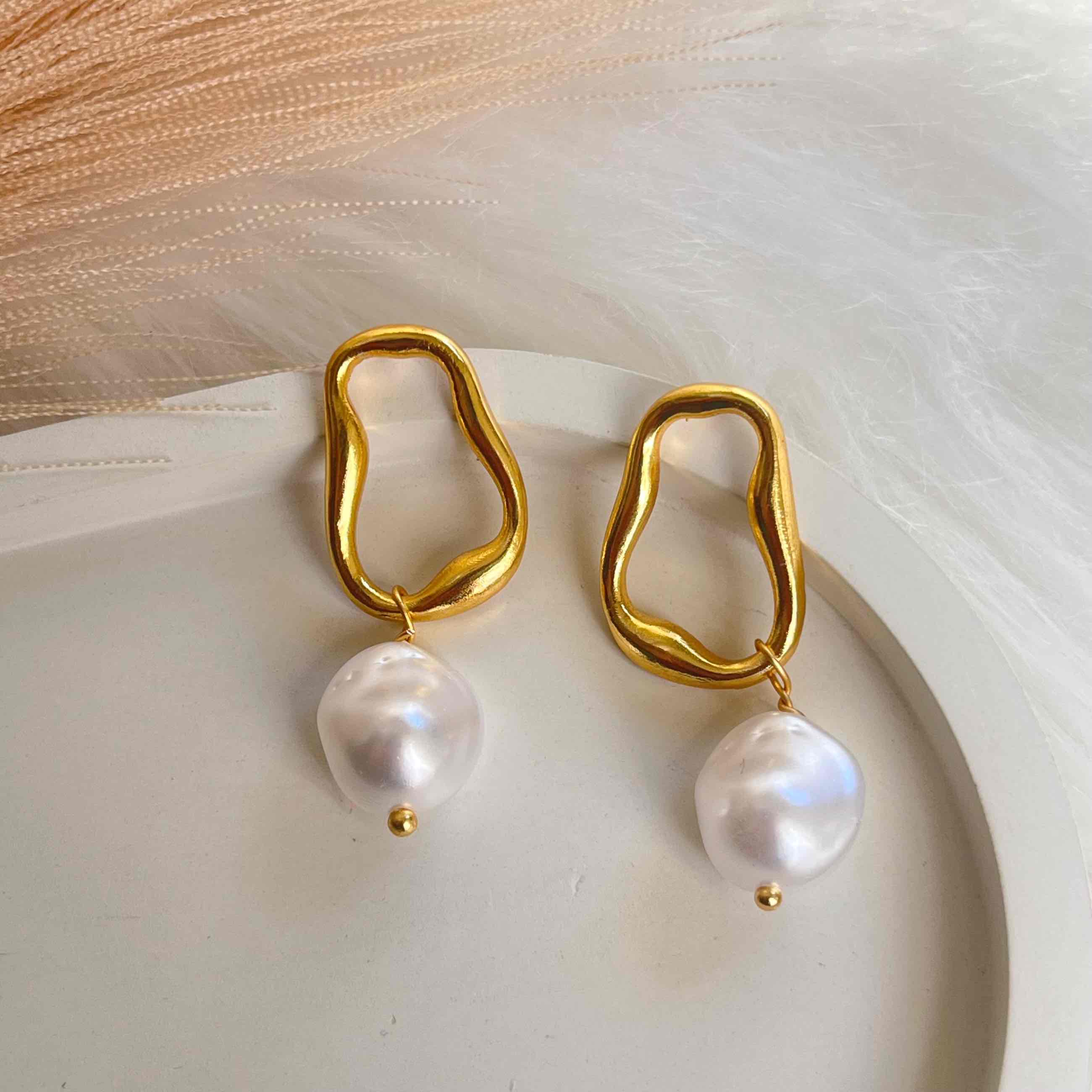 Pearl Mirage Earrings