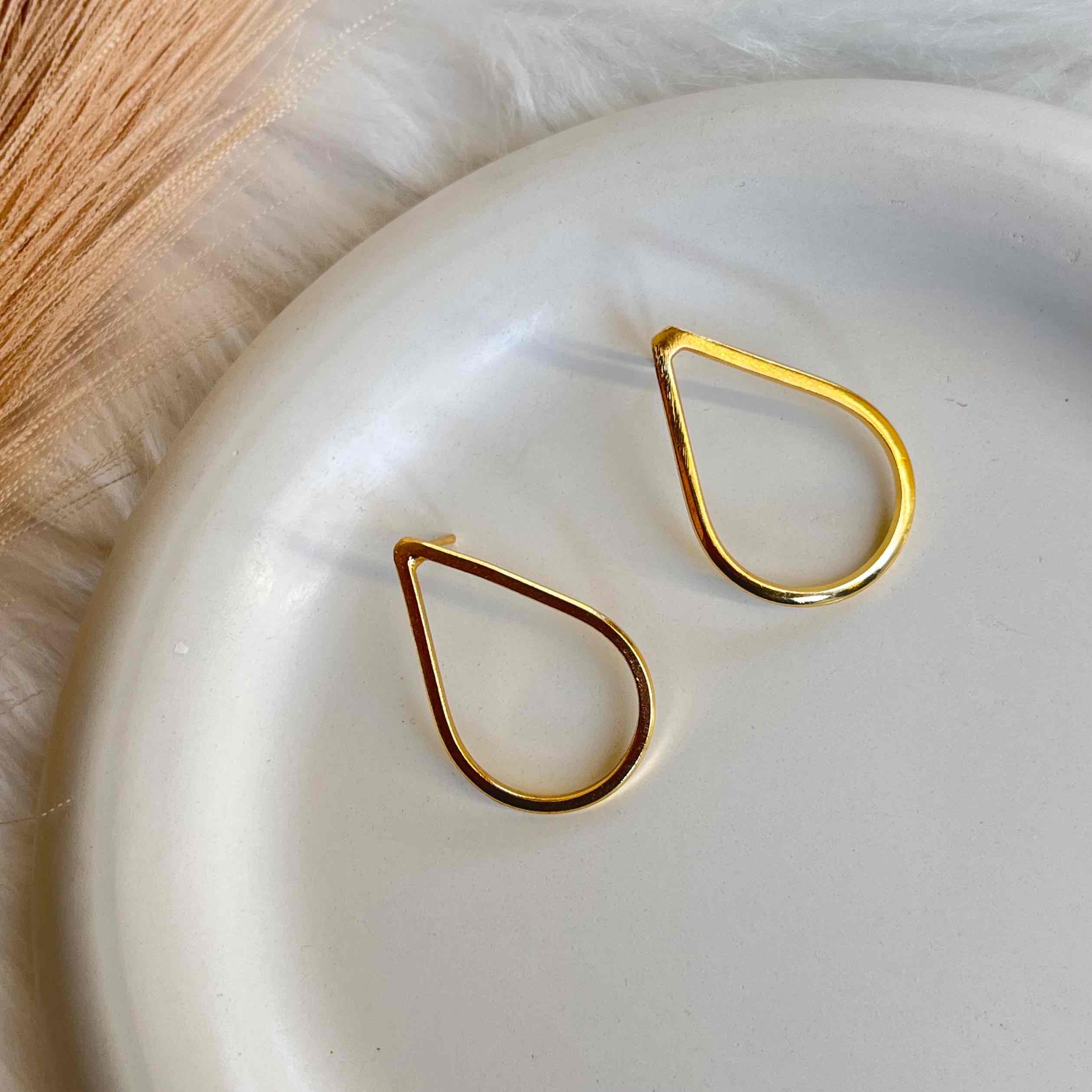 Oval Line Studs