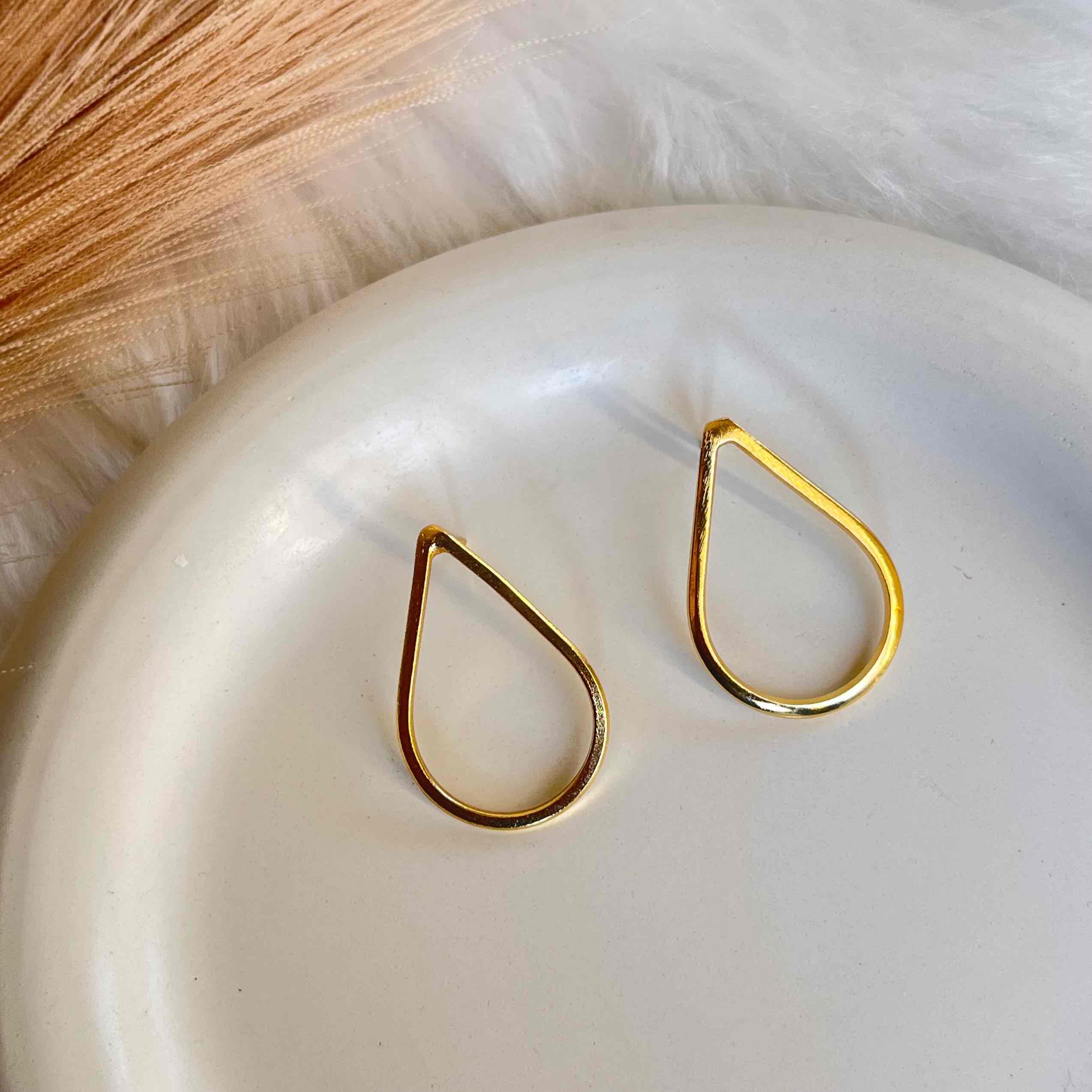 Oval Line Studs