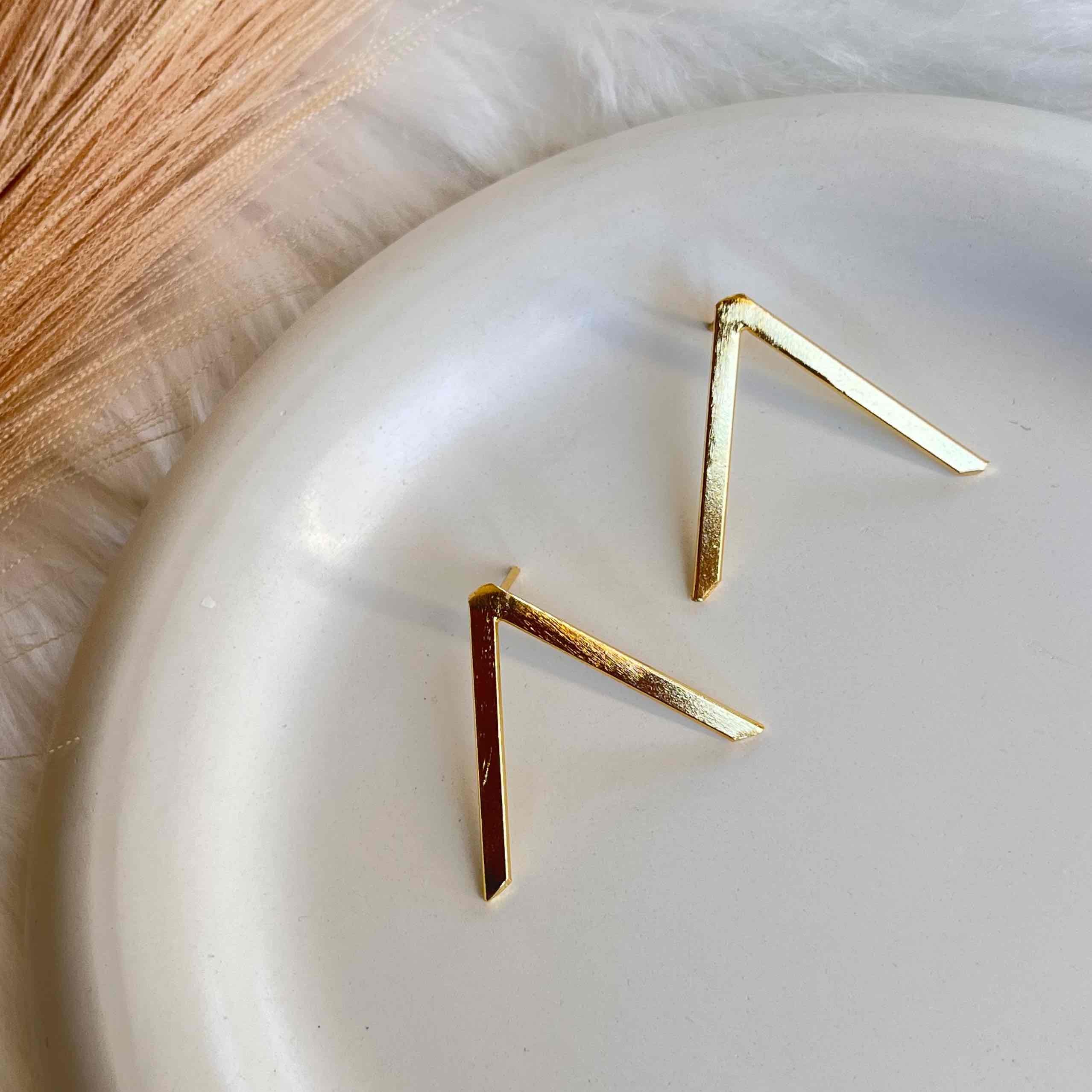 Triangle Line Studs