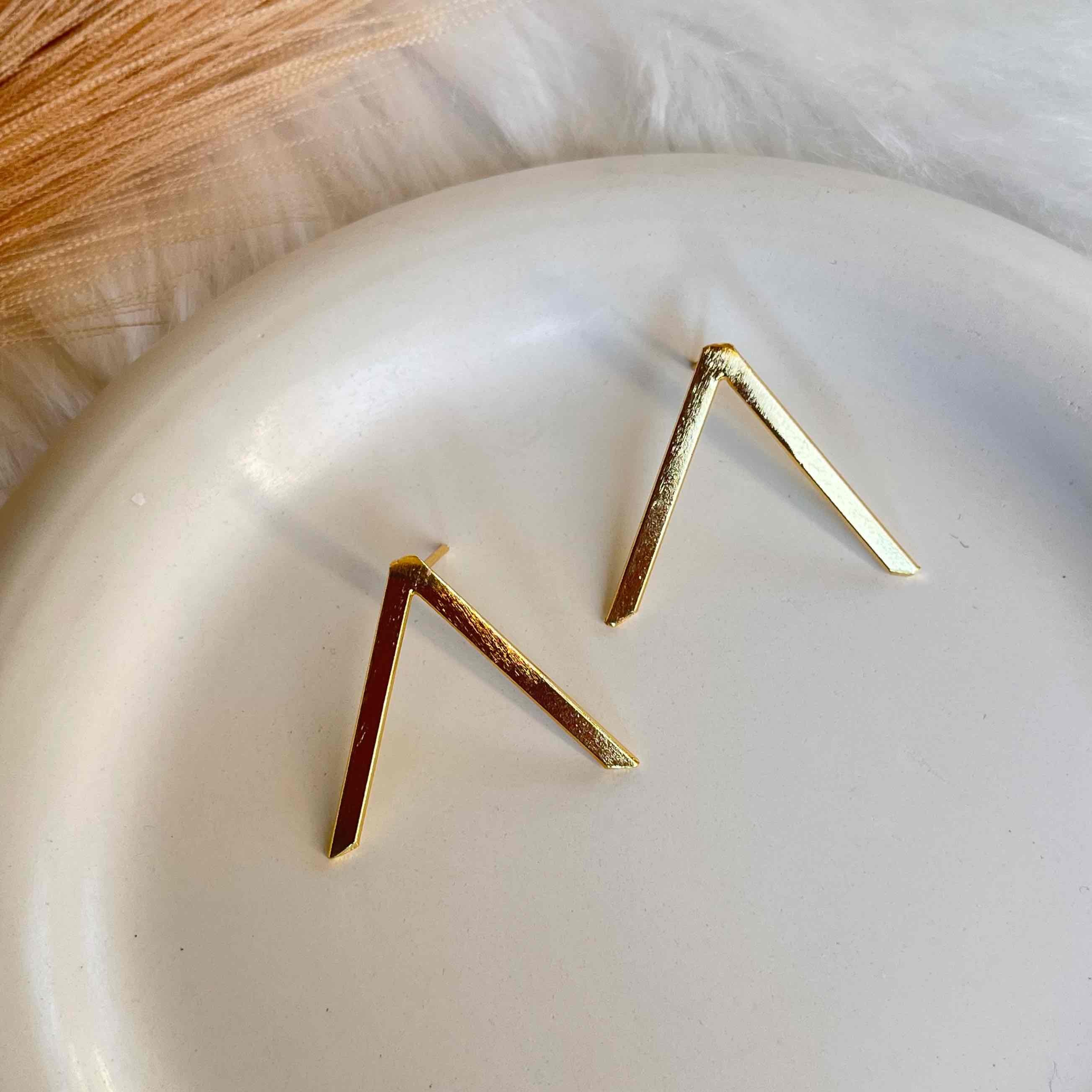 Triangle Line Studs