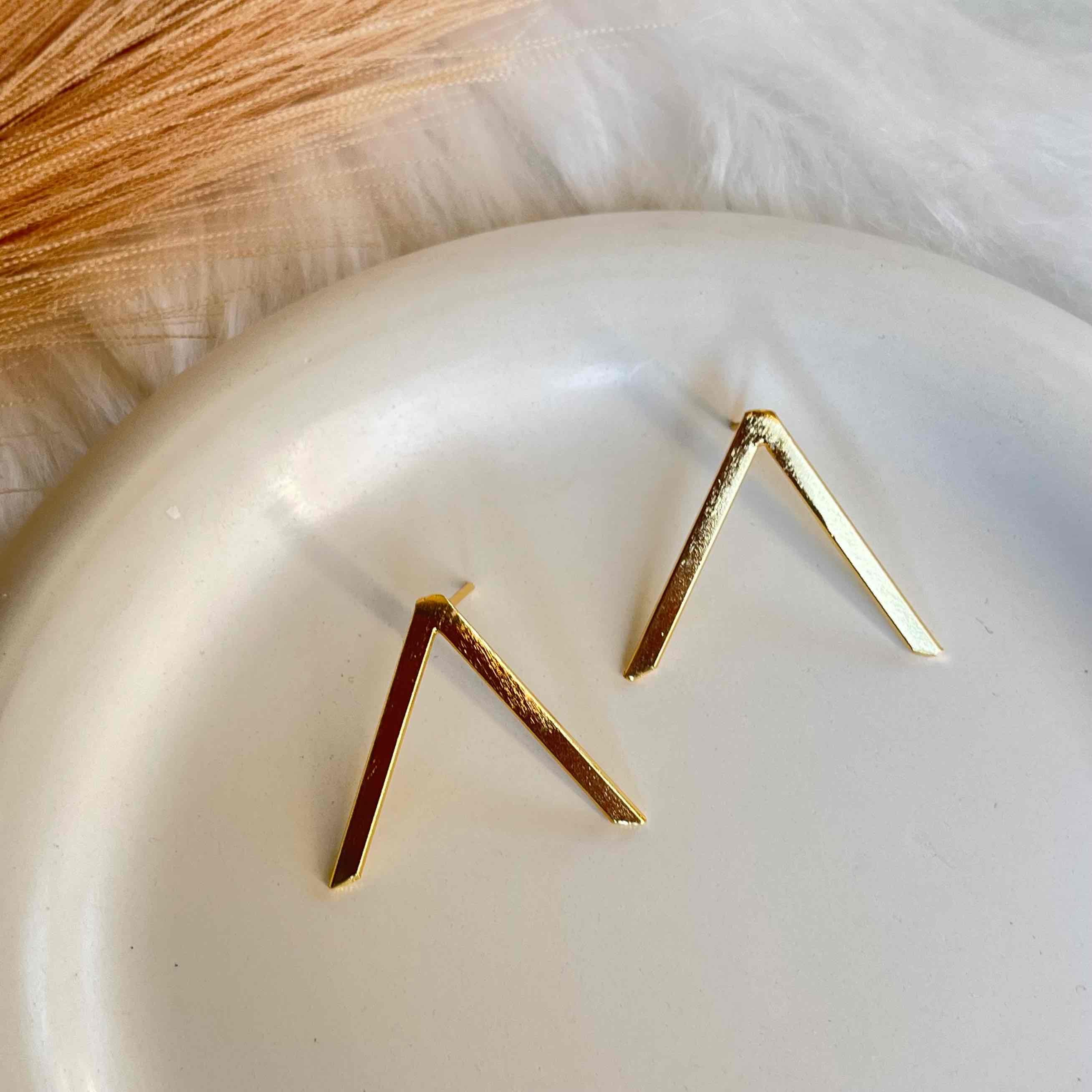 Triangle Line Studs