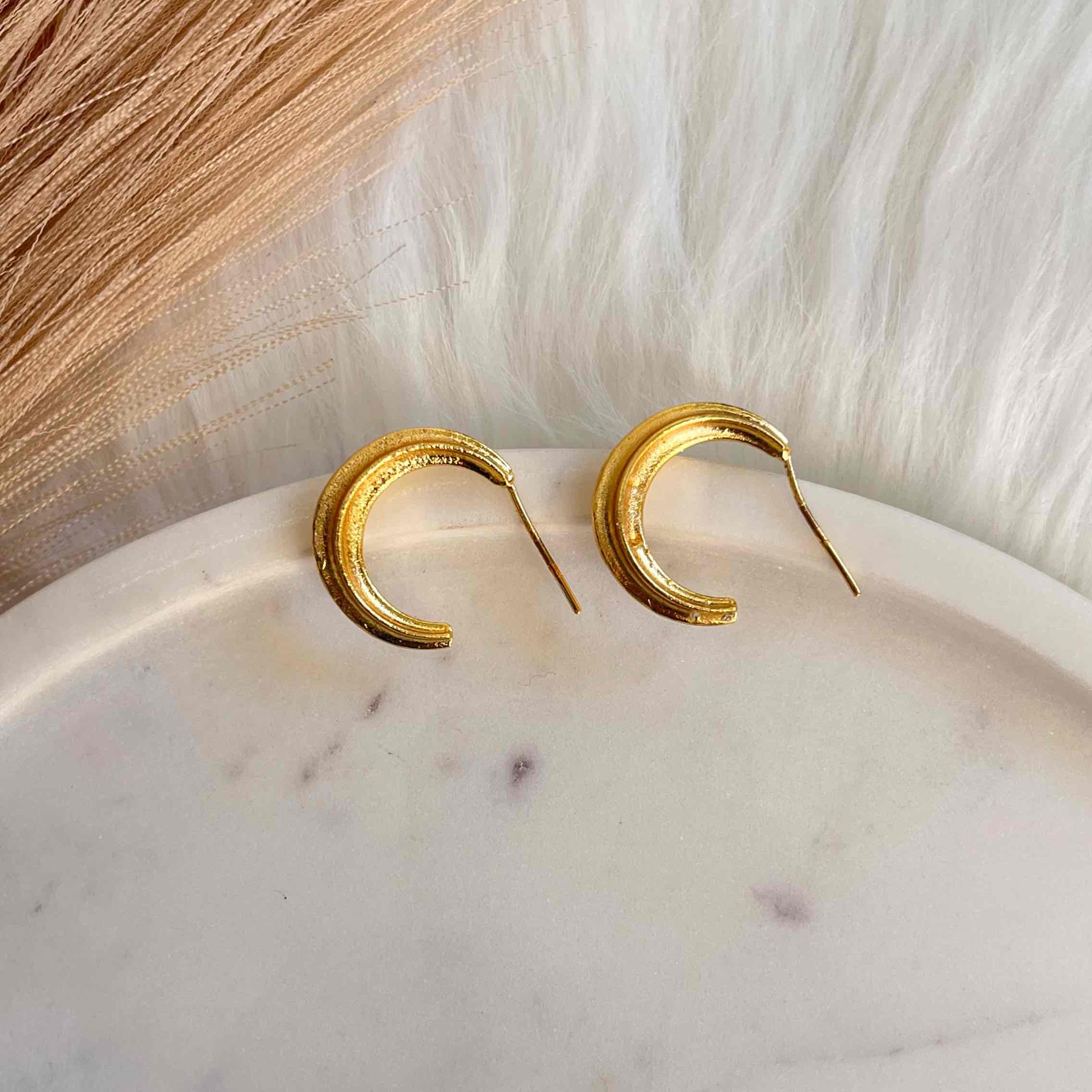 Pebble Studs