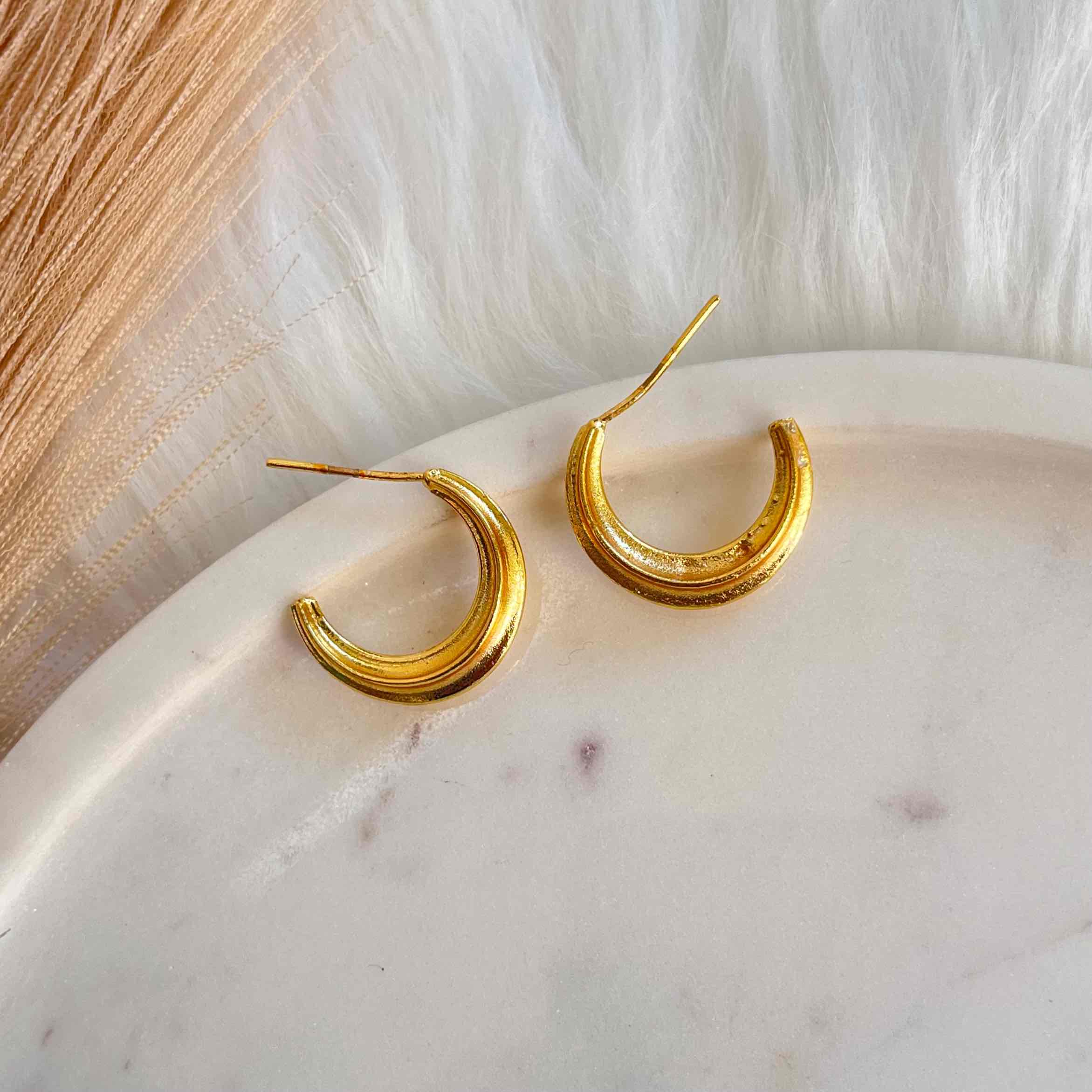 Pebble Studs
