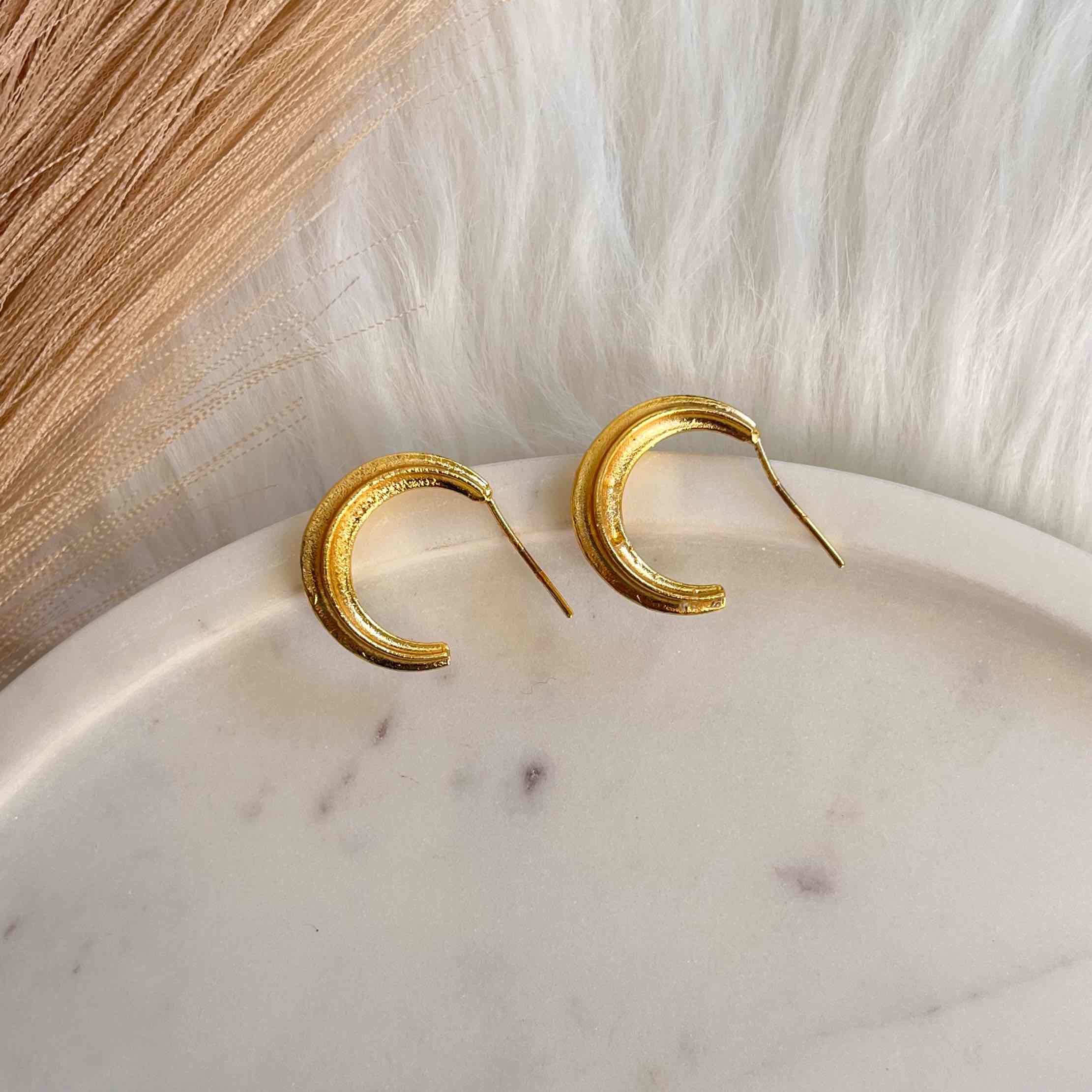 Pebble Studs