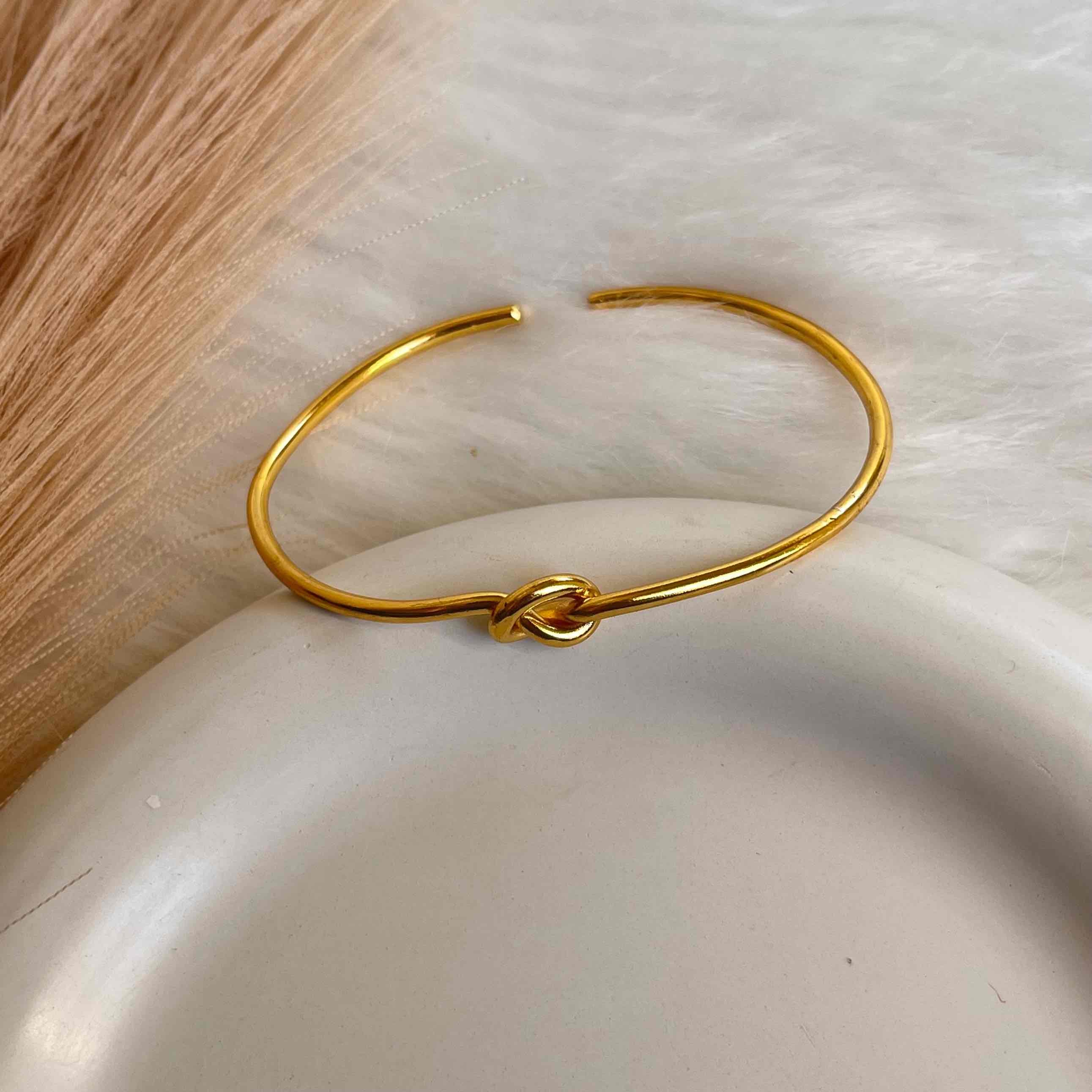 Knot Minimal Bracelet (Adjustable)